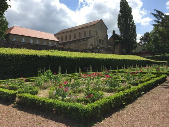 Église Saint-Pierre-aux-Nonnains